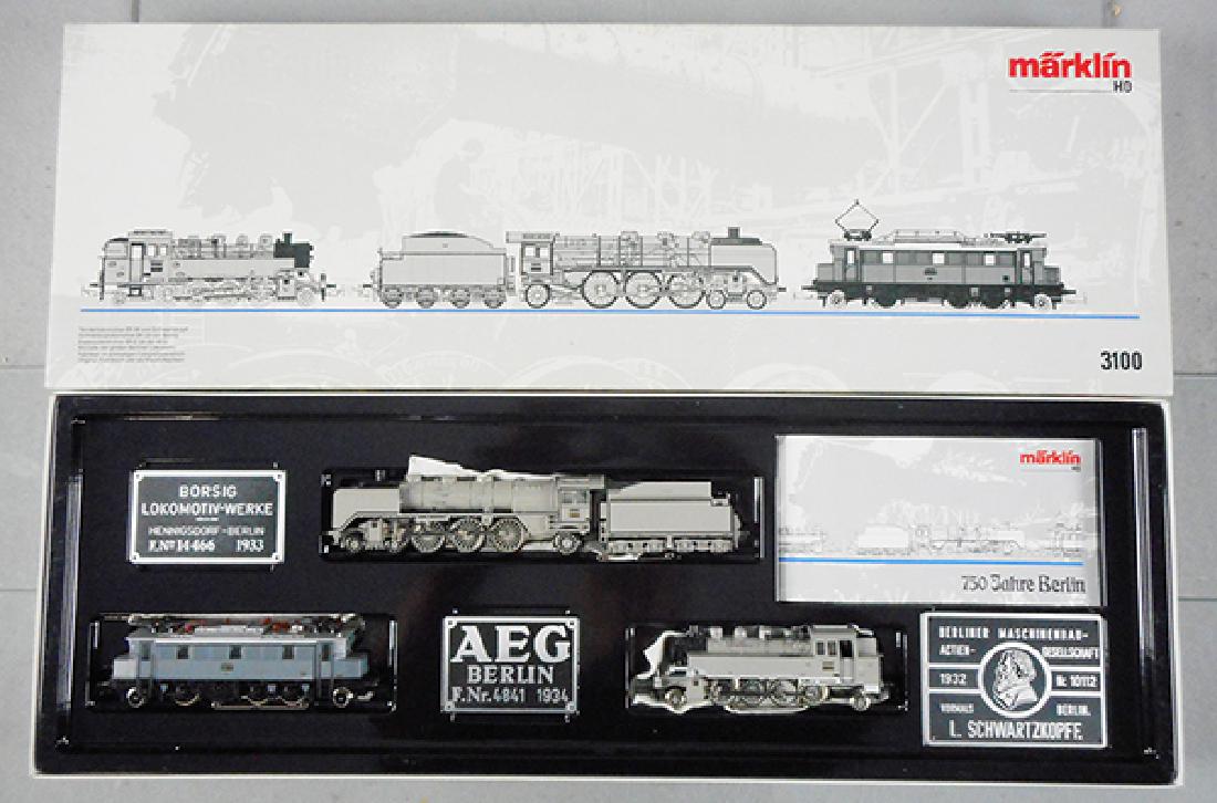 MARKLIN 3100 ANNIVERSARY SET: HO ga, 750 year Berlin, orig box & insert minor wear, insert top yellowing & has chip along edge, C9.