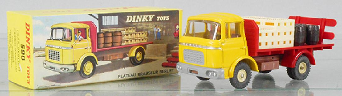 DINKY FR 588 BERLIET BREWERY TRUCK: w/crate & barrel stacks, orig box minor wear, C8-9.