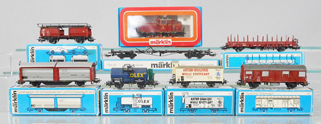 MARKLIN FREIGHT TRAIN SET: HO ga, 3065 tank loco, dirty, roof paint worn, missing 1 coupler, w/cars 4633, roof stained, 4675, 4678, 4627, 4613, 4663, some rust on brace underneath, 4694, some struts bent, cars are dirty, orig b