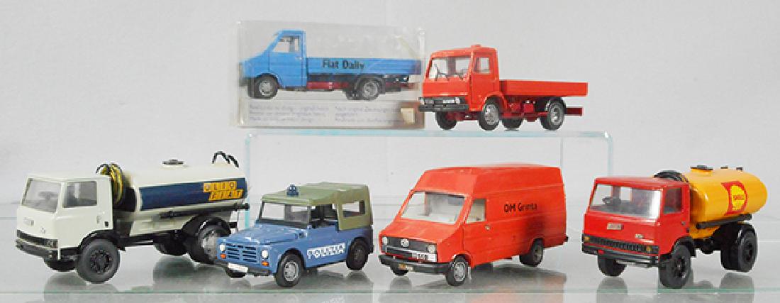 6 DUGU & OLD CARS VEHICLES: Italy, Dugu #4 Olio Fiat Tanker, paper towel residue on 3 hub caps, rear ladder broken, oxidation on tank top, C4, Old Cars Fiat Campagnola Police, Iveco OM Grinta Van, 402 Fiat Shell Tanker, tank top