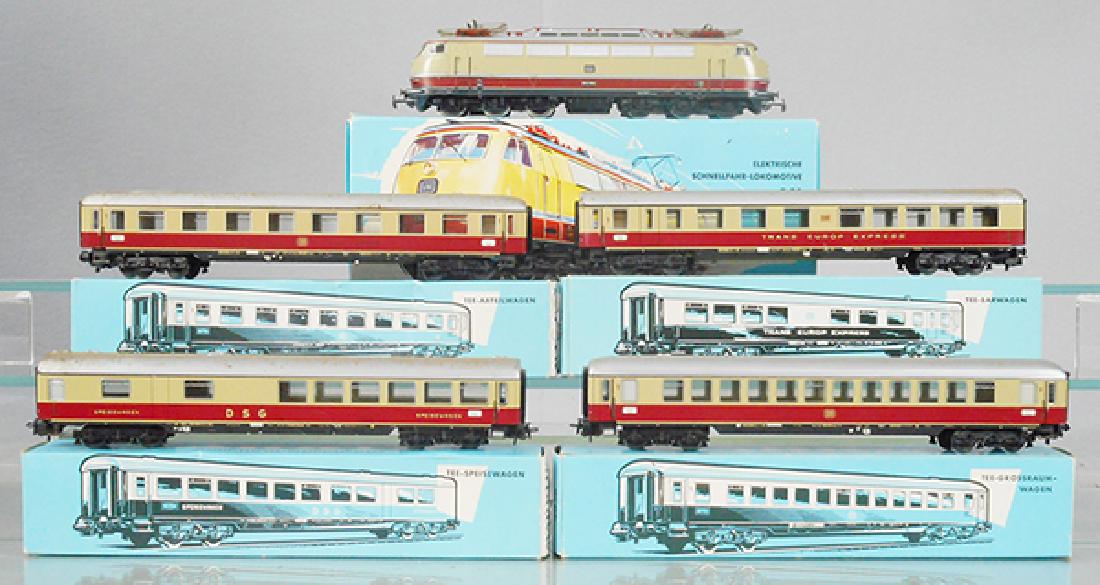 MARKLIN TRAIN SET: HO ga, 3053 electric loco, orig box, C8-9, w/cars 4055, 4056, 4057, 4058, roofs have oxidation stains, 3 are heavily stained, car bodies fine, orig boxes minor wear, C3-6.