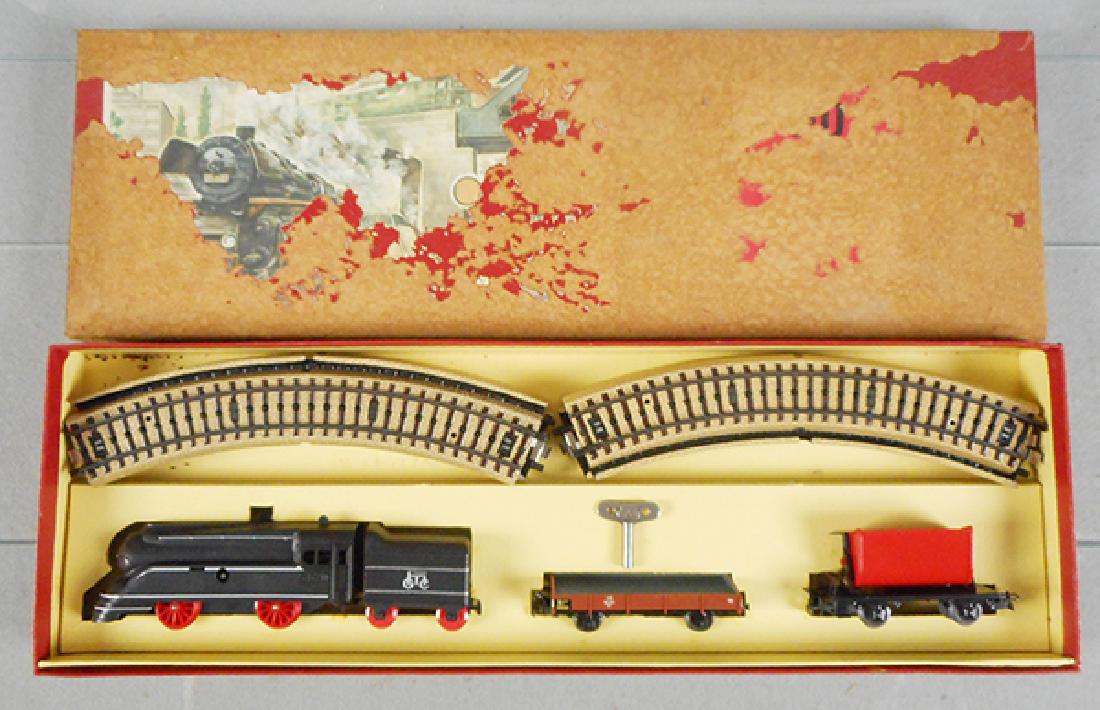 MARKLIN S873/2 TRAIN SET: HO ga, plastic, S870 loco & tender, windup working, w/key, gondola & tipping dump car, 8 curved track sections, orig box rough, C8-9.