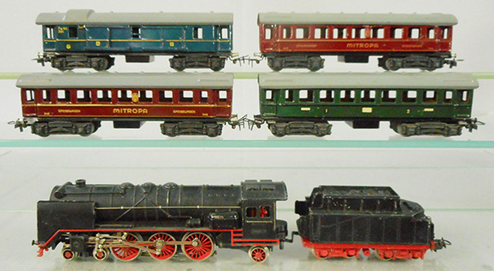MARKLIN TRAIN SET: HO ga, HR800 loco & tender, 1st version, 344J baggage, 342 spiesewagen, both have replaced orig trucks, 343 schlafwagen, 341 coach, all cars are missing window inserts, C6-8.