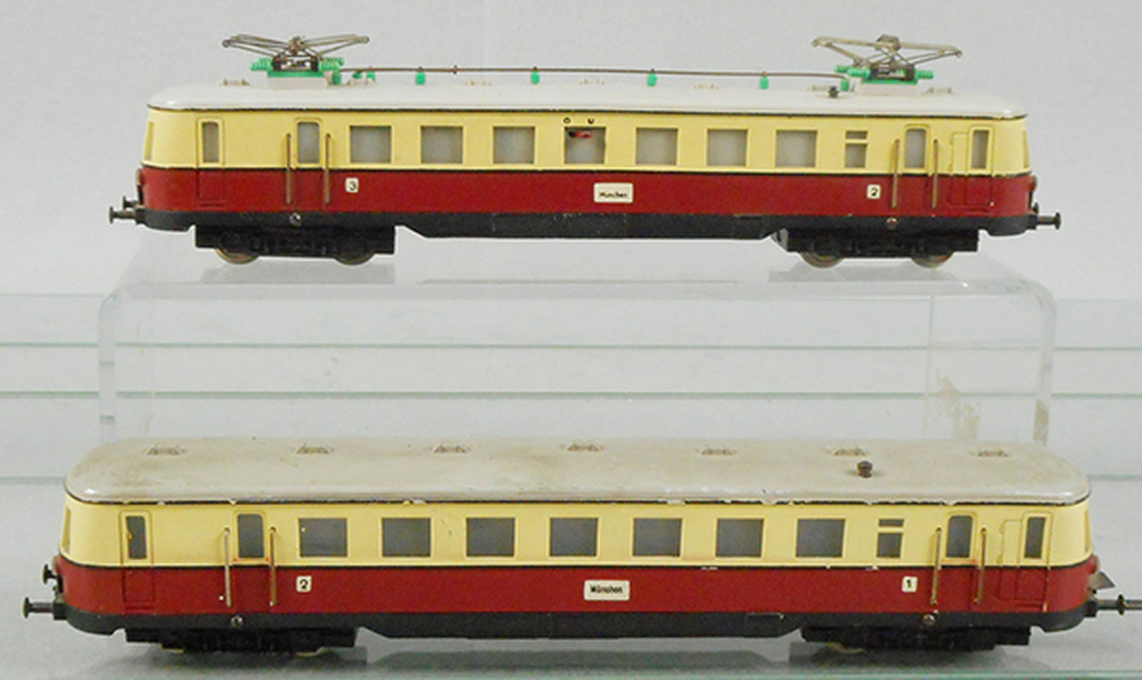 FLEISCHMANN TROLLEY SET: HO ga, 2-rail, 1370 power car, 1371 trailer, C6-7.