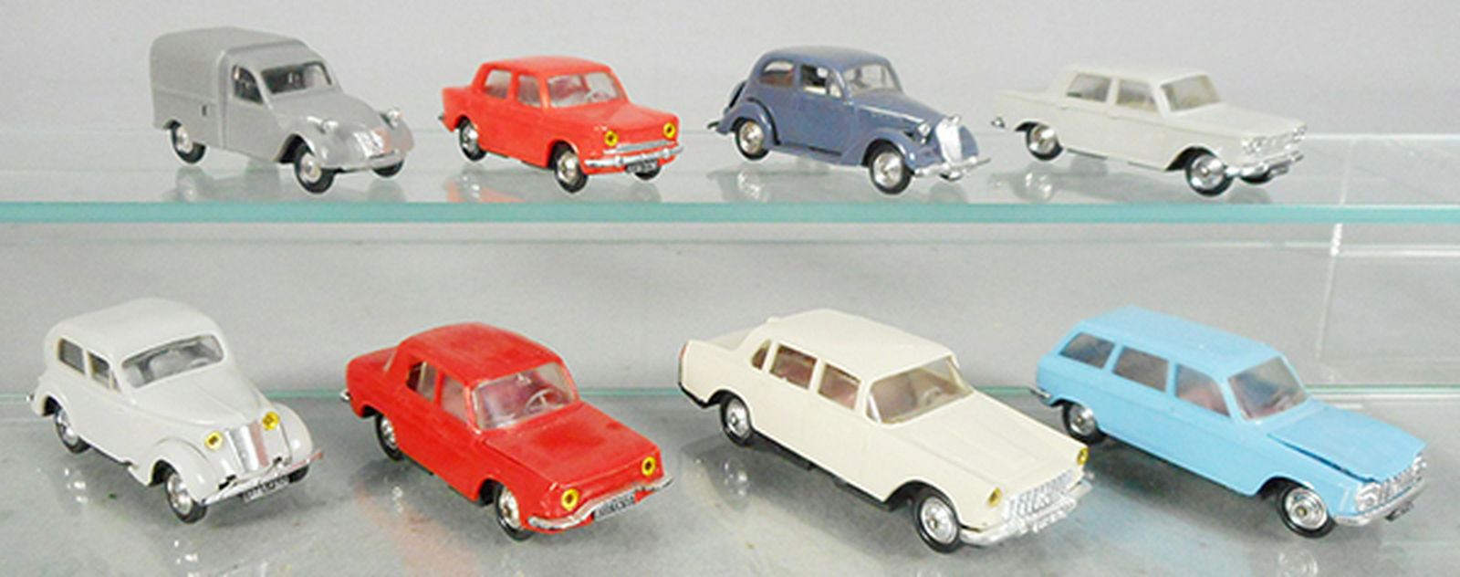 8 NOREV PLASTIC AUTOS: 16 Citroen 2CV, 57 Simca 1000, 23 Simca 1200, 45 Fiat 1500, 10 Renault J4 Vaquatre, 9 Renault R10, 58 Lancia Flaminia, 32 Peugeot 204 Break, minor hood warp, C7-8.