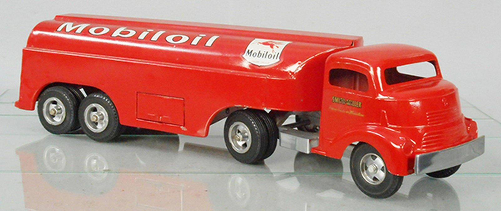 SMITH MILLER MOBILOIL GAS TRUCK: die cast & painted pressed steel, 22 in long, professionally restored, C8-9.