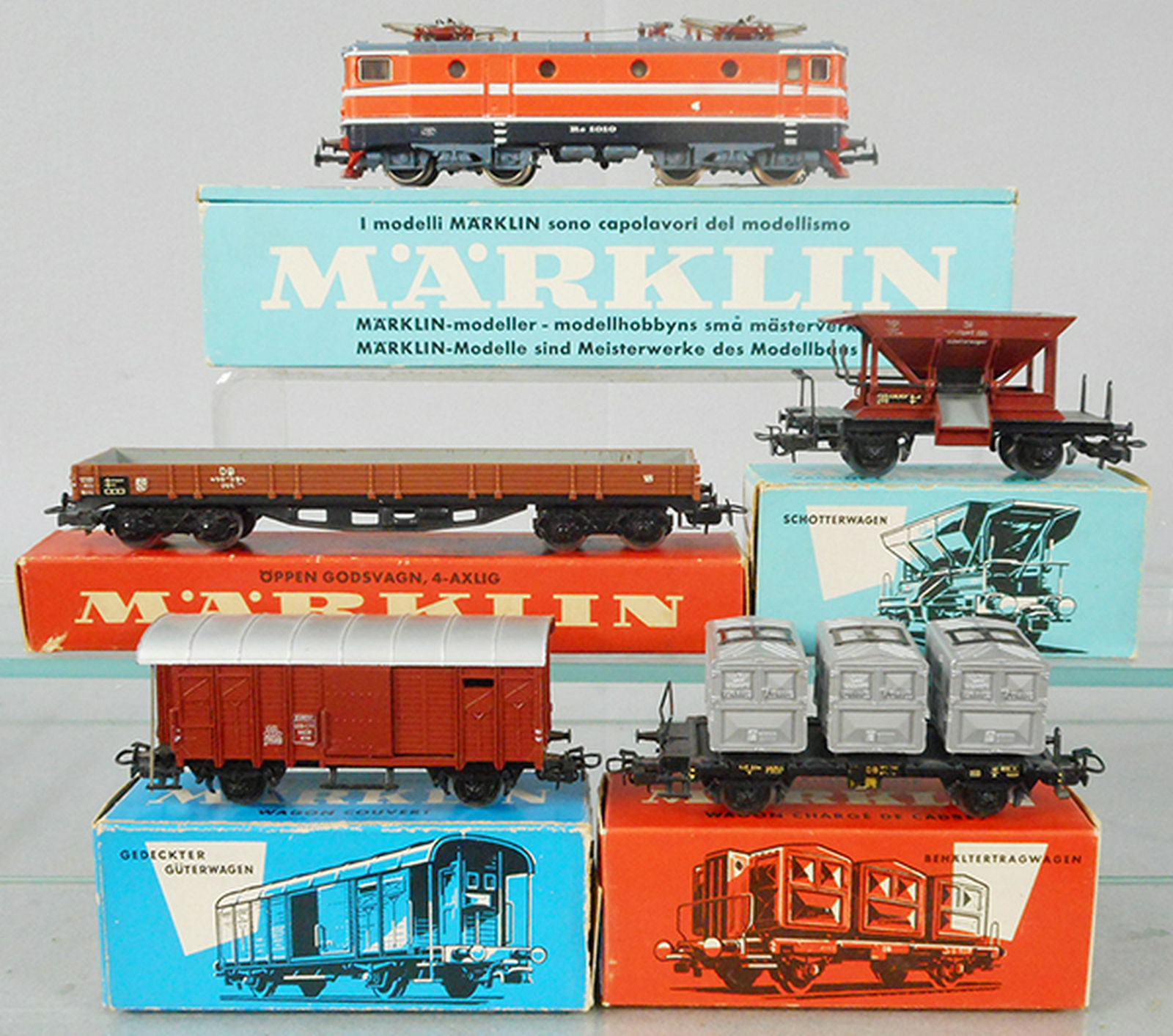 MARKLIN TRAIN SET: HO ga, 3043 loco w/cars 4514, 4610, 4605, 4614, orig boxes & inserts minor wear, 2 car boxes missing 1 end flap, C8-9.