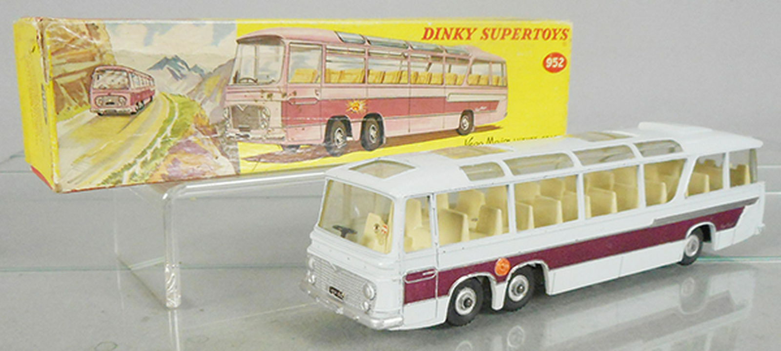 DINKY 952 VEGA MAJOR LUXURY COACH: gray & maroon, w/flashing side indicators, orig box worn, C8.