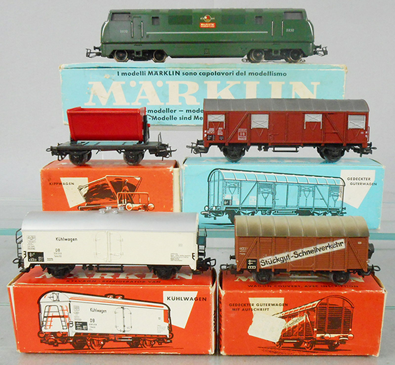 MARKLIN TRAIN SET: HO ga, 3073 loco w/cars 4513, 4627, 4620, 4507 w/end of train light, orig boxes minor wear, C8-9.