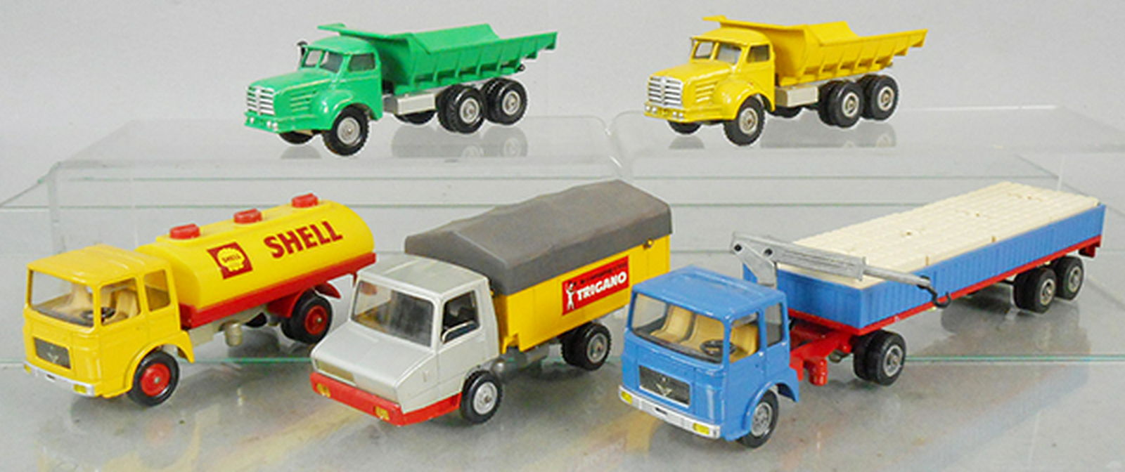 5 SOLIDO TRUCKS: 2 #303 Berliet Dump Trucks, 320 Saviem Shell Tank, 307 Berliet Stradair, 316 Saviem 300SR w/Crane, C7-8.