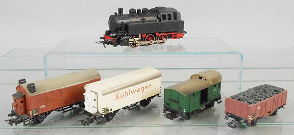 MARKLIN TRAIN SET: HO ga, TM800 loco, restored, 311 gondola, 310 box car, 324 Kuhlwagen, 3205 box car w/end of train lights, C5-9.