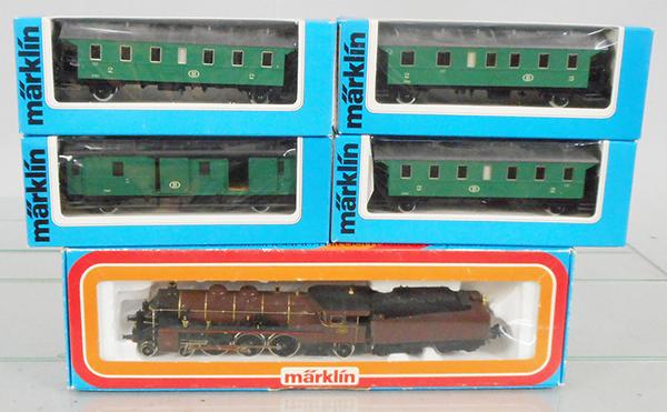 MARKLIN BELGIAN TRAIN SET: HO ga, 3111 loco & tender, 2 #4114 passenger cars, 4113 passenger car, 4115 baggage, orig boxes & inserts minor wear, C9.