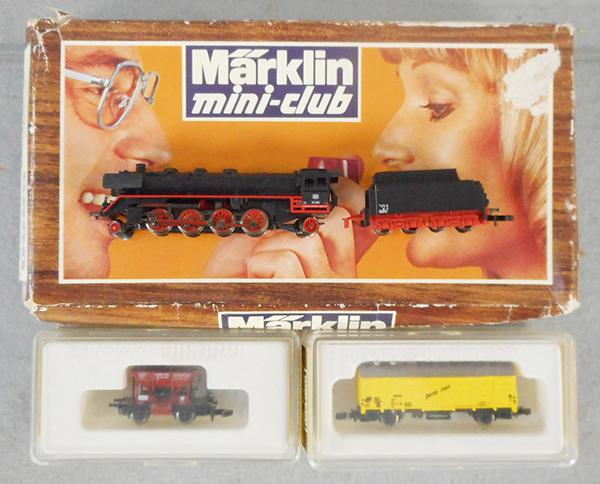 MARKLIN TRAIN SET: Z ga, 8827 loco & tender, 8607 box car, 8609 hopper, orig boxes & inserts minor wear to worn, C8-9.