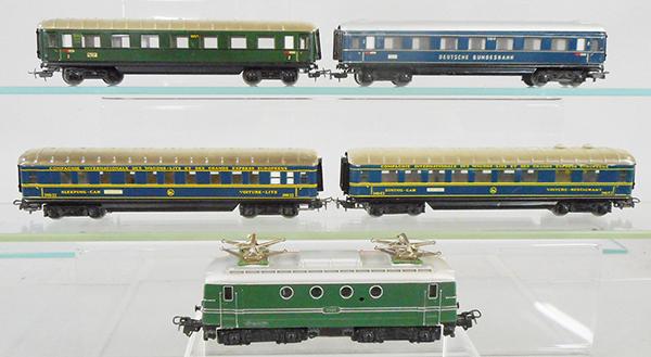 MARKLIN TRAIN SET: HO ga, 3012 loco, 346-3J CIWL sleeper, 346-2J CIWL diner, 346-1 coach, 346-6 coach, C7-8.