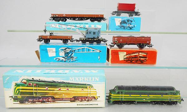MARKLIN TRAIN SET: HO ga, 3067 Danish loco, 4611 crane, 4604 gondola, 4514 gondola, 4513 dump car, orig boxes some wear & loose flaps, C7-8.