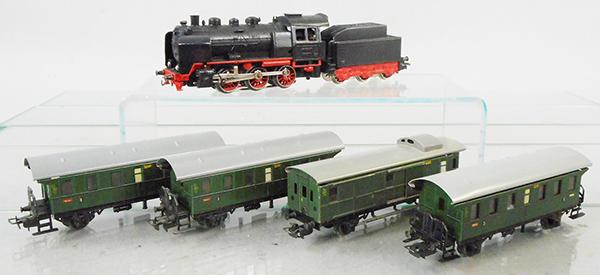 MARKLIN TRAIN SET: HO ga, RM800 loco & tender, 3 #329/1 coaches, 4003 baggage, C7-8.