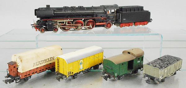 MARKLIN TRAIN SET: HO ga, 3048 loco & tender, 322 covered gondola, 326 banana car, 310 box car, 311 gondola w/coal, C5-7.