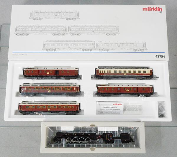 MARKLIN TRAIN SET: HO ga, 39241 French loco, digital ready, w/sound, 42754 CIWL coaches, orig boxes & inserts, C9.