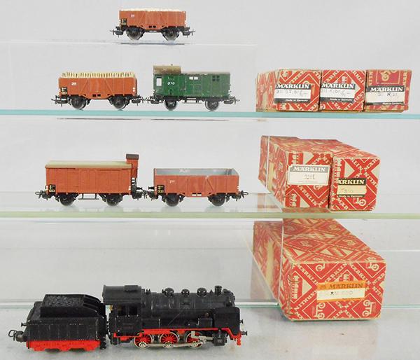 MARKLIN TRAIN SET: HO ga, RM800 loco & tender, w/311B, 316-nb, 310, 311-HB, 311-KB, orig boxes minor wear, C7-8.