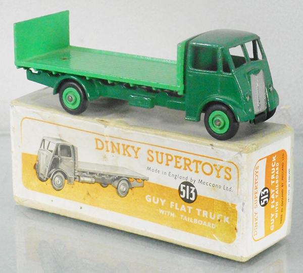 DINKY 513 GUY W/TAILBOARD: 2-tone green, 1 flat tire, orig box worn, C7.