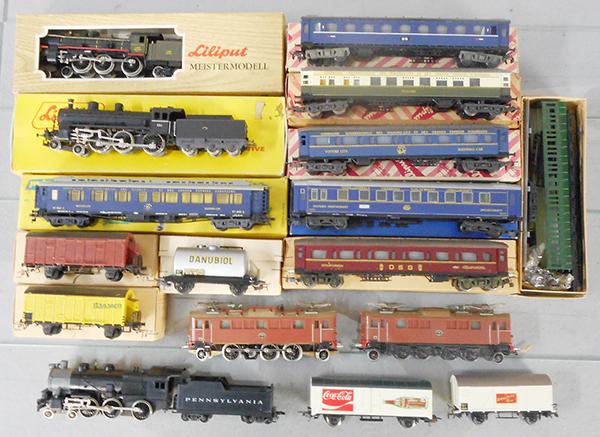 LILIPUT & KLEINBAHN TRAINS: HO ga, 2-rail, 5 Liliput locos & 6 CIWL coaches, w/worn orig boxes, 2 freight cars, Kleinbahn PA loco, coach & 3 freight cars, orig boxes, C6-9.
