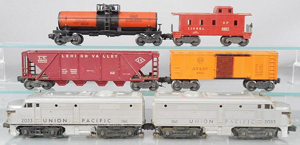 LIONEL TRAIN SET: O ga, 2033 UP Alco AA diesels, dummy A unit has scratches on roof, 6436LV hopper, 6454 ATSF box car, 6315 Gulf tank, 6257 caboose, C5-6.
