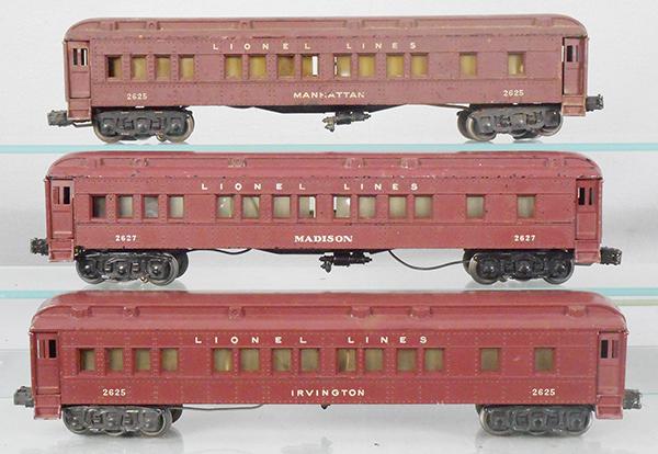 3 LIONEL MADISON COACHES: O ga, 2625 Manhattan, small crack on roof edge, 2627 Madison, w/orig box & insert, 2625 Irvington, touch up spots on roof, C4-6.