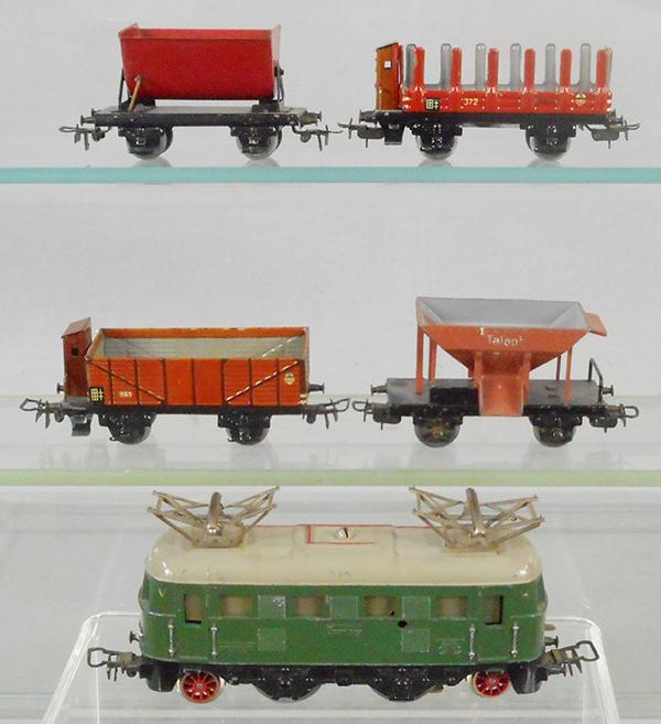 MARKLIN TRAIN SET: HO ga, ES800 loco, 1st version, 367 hopper, 365 gondola, 372 stake, 362 dump, C5-6.