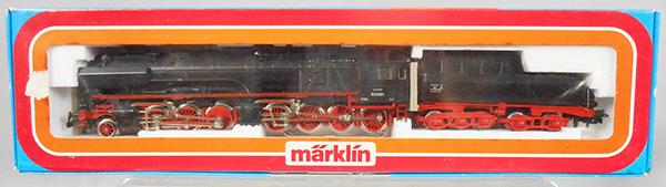 MARKLIN 3102 LOCO & TENDER: HO ga, orig box & insert minor wear, C9-10.