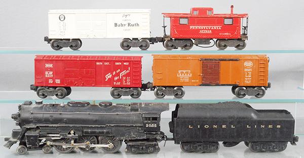 LIONEL TRAIN SET: O ga, 2055 loco, missing boiler jewels, both front steps bent, 2671W tender, 6014 Frisco box car, 6454 NYC box car, 6014 PRR box car, 2457 caboose, C5-6.