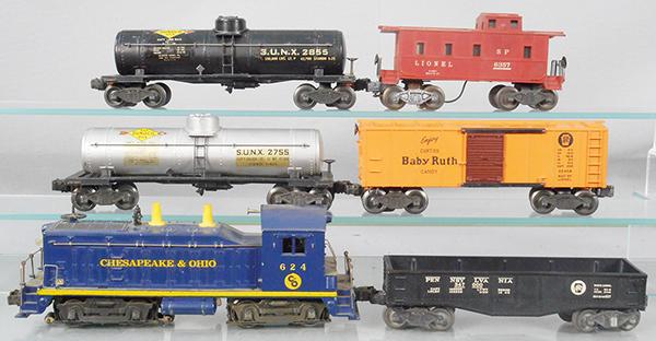 LIONEL TRAIN SET: O ga, 624 C&O NW2 switcher, heat dimple on cab roof, 2452X gondola, w/FS trucks, 2755 Sunoco tank, decals chipped, 2454 PRR box car, 2855 Sunoco tank, decals chipped, 6357 caboose, C5-7.