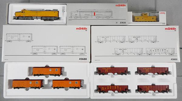 MARKLIN UP TRAIN SET: HO ga, 37610 UP Alco, digital, w/car sets 45680, 45800, 45702 UP caboose, orig boxes & inserts minor wear, C9-10.