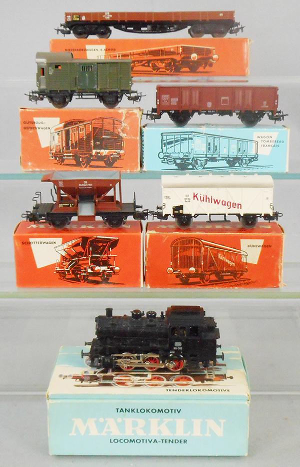 MARKLIN TRAIN SET: HO ga, 3000 tank loco w/freight cars 4610, 4508, 4600, 4623, 4514, 3 have minor warp, orig boxes, 5 are worn, C7-8.