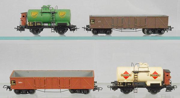 4 MARKLIN FREIGHT CARS: HO ga, 314 BP, 331, some wear in bend, 331, 314G, C6-7.