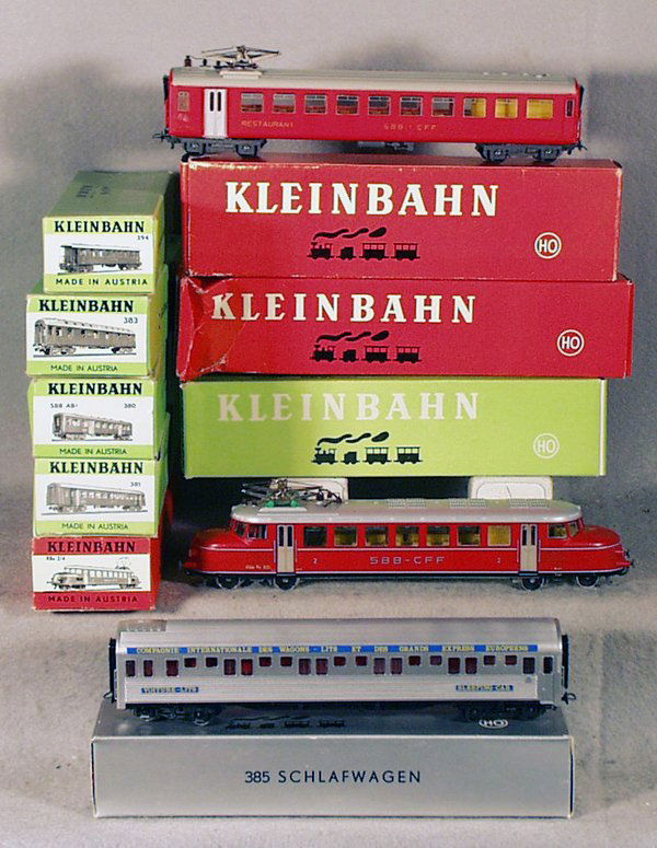 KLEINBAHN SWISS TRAIN SET: HO ga, 2-rail, Red Arrow loco w/coaches 385, 394, 381, 383, 380, 394, 393, 392, 1 car has a broken step, orig boxes minor wear, 1 box crushed, C7-9. Please read & understand the Terms & Conditions bef
