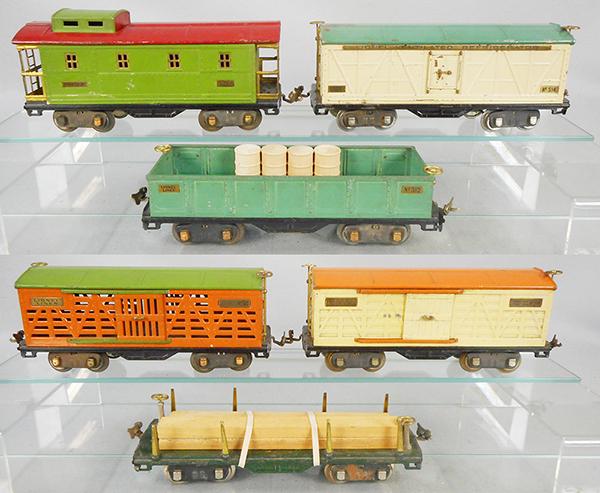 6 LIONEL FREIGHT CARS (1 of 1)