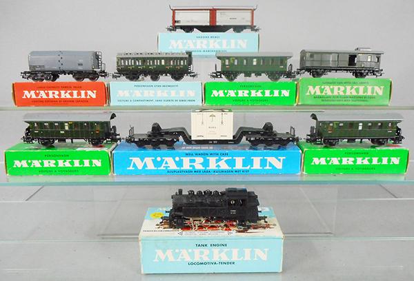 MARKLIN GERMAN TRAIN SET: HO ga 3031 German loco, w/digital decoder, w/cars 4633, 4004, 4621, 4002, 4041, 4002, 4618, 4002, orig boxes minor wear, C8.