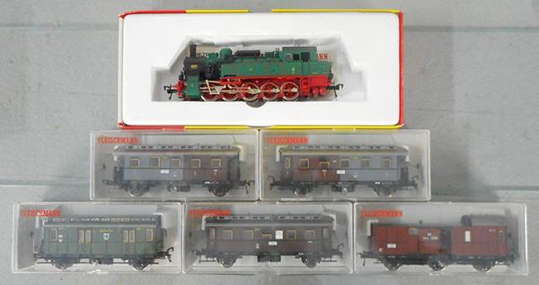 FLEISCHMANN PRUSSIAN TRAIN SET: HO ga, 2-rail, 4810 loco w/cars 5810, 5811, 5812, 5813 & 5814, orig boxes & inserts, C8-9.
