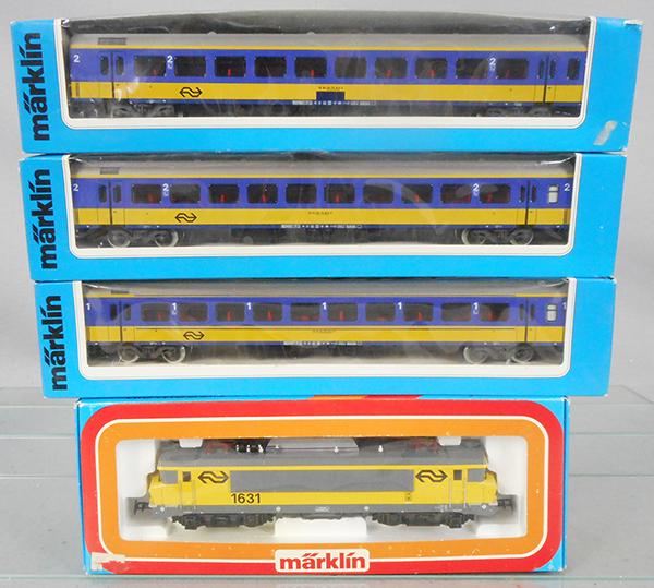 MARKLIN DUTCH PASSENGER SET: HO ga, 3326 loco w/4164 & 2 #4165 coaches, orig boxes & inserts minor wear, C8-9.