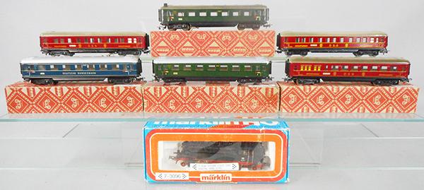 MARKLIN GERMAN TRAIN SET: HO ga, 3096 loco w/digital decoder, w/cars 2 #346/3, 346/2, 2 #346/1, 1 has EOT lights, 346/6, orig boxes except for 1 #346/3, boxes minor wear, C7-8.