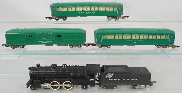 AMERICAN FLYER TRAIN SET: S ga, 302 Atlantic loco & tender, plastic, w/smoke & choo choo, 651 baggage, 2 #650 New Haven coaches, C6-7.