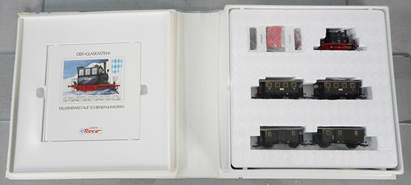 ROCO 43030 GLASKTEN TRAIN SET: HO ga, 2-rail, loco w/4 coaches & history book, orig box & insert, C9.