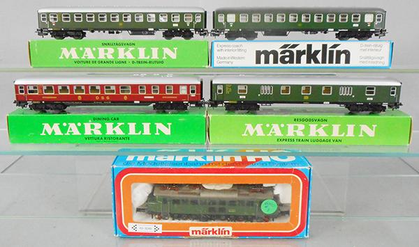 MARKLIN GERMAN PASSENGER SET: HO ga, 3049 loco w/digital decoder, w/cars 4026, 4024, 4052, 4022, orig boxes & inserts, C8.
