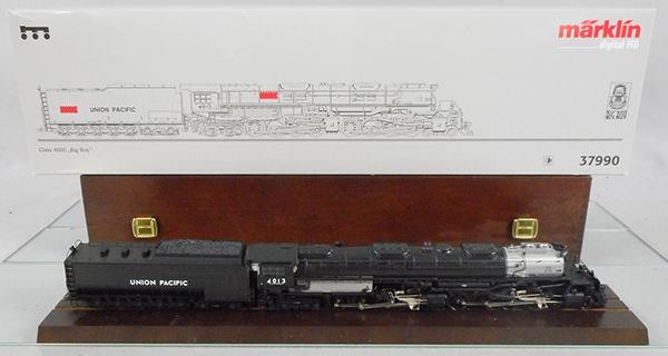 MARKLIN 37990 UP BIG BOY: HO ga, digital w/sound, loco & tender mounted on display board, w/wood case, orig box & insert, C8.