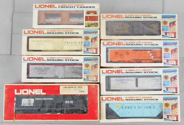LIONEL TRAIN SET: O ga, 8576 Penn Central GP7 w/freight cars 5702, 5703, 7517, 5706, 9872, 5701, 9358, orig boxes & inserts minor wear, C8.