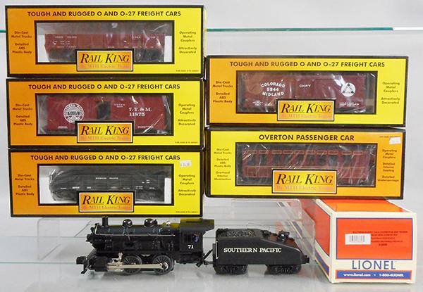 MTH RAIL KING & LIONEL TRAIN SET: O ga, Lionel 38600 Southern Pacific loco & tender, Rail King 30-7228 gondola, 30-7496 box car, 30-7230 gondola, 30-74578 box car, 30-6413 coach, orig boxes & inserts, C8-9.