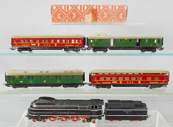 MARKLIN TRAIN SET: HO ga, SK800 loco, 346/4 baggage, roof restored, 346/2 spiesewagen, 346/3 schlafwagen, 346/5 post car w/orig box minor wear, C5-6.