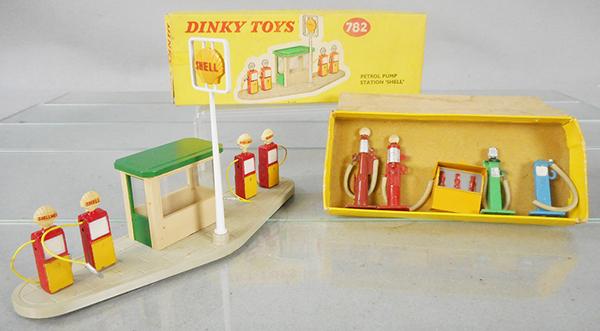 2 DINKY GAS PUMP SETS: 782 Shell Petrol Pumps, booth has 1 broken tab, 49 Petrol Pumps, orig box missing insert, C7-8.