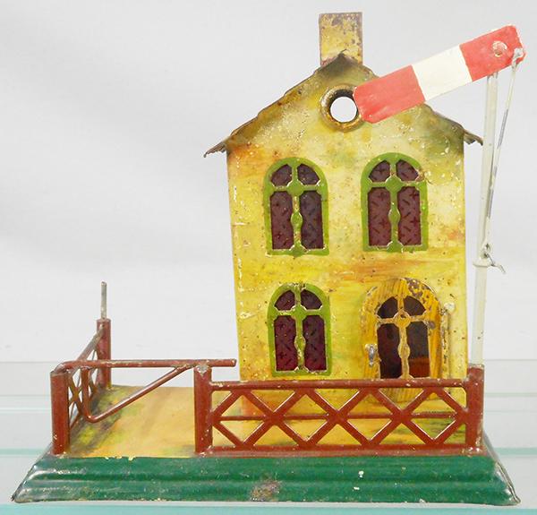 MARKLIN GUARD SHACK W/SEMAPHORE (1 of 2)