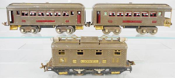 LIONEL TRAIN SET (1 of 1)